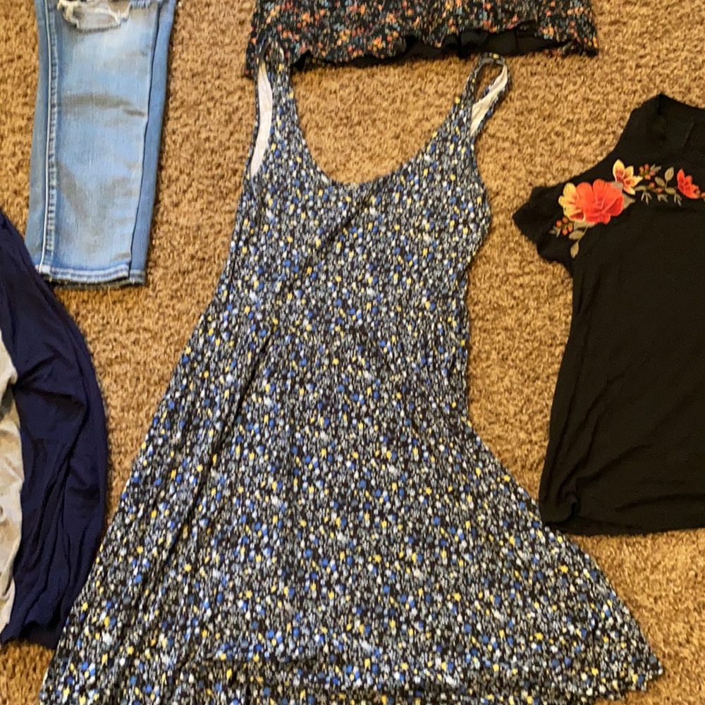 Clothes - Picture 2 of 7